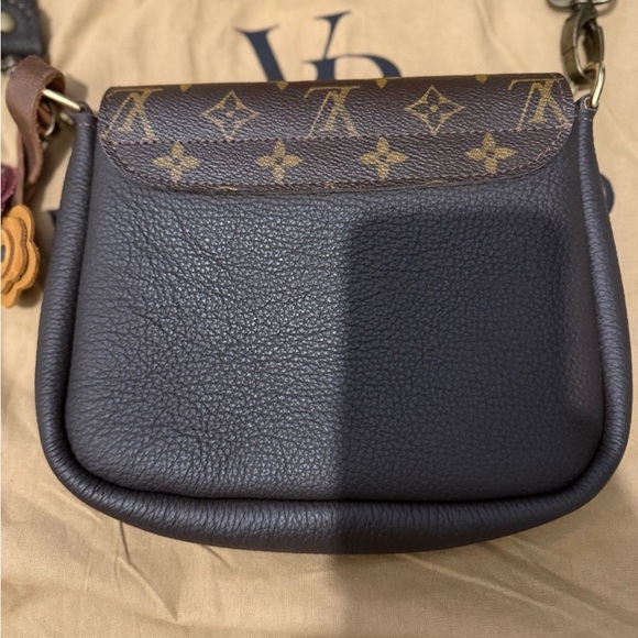 Vintage Boho LV Odyssey Monogram Crossbody Bag - Picture 4 of 5
